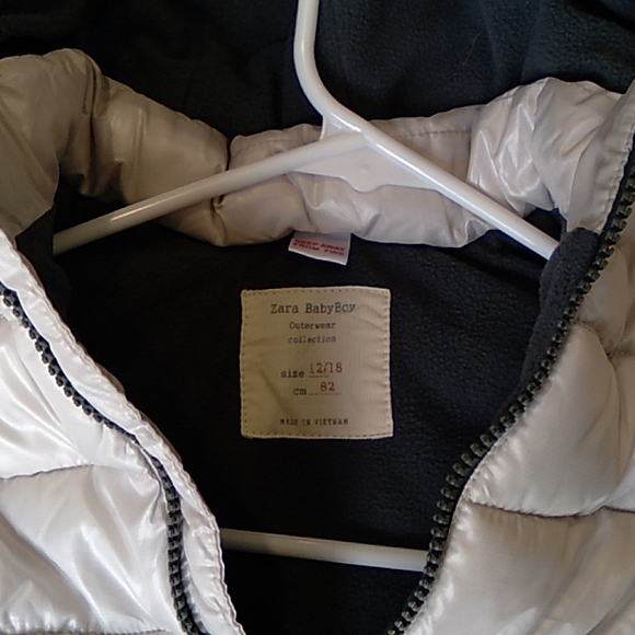 Zara 12-18 month puffer vest off white shimmer with grey detail - Picture 3 of 4